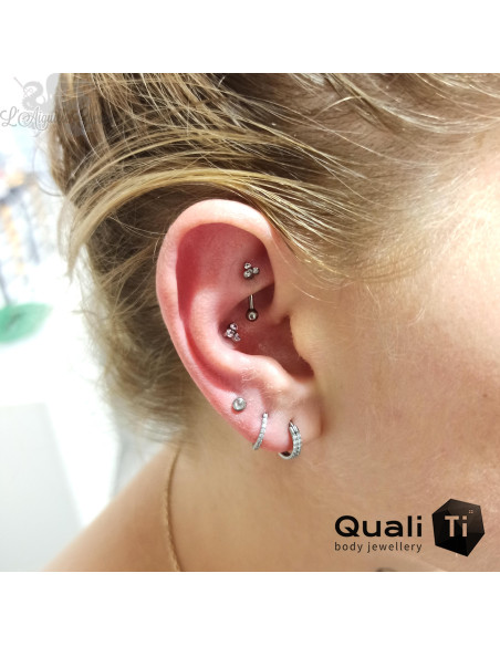 Anneau segmenté en titane QualiTi et double rangée de zircons cubiques, ouverture facile