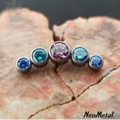 'Dreamland' Cluster en titane orné de zircons Threadless - Neometal