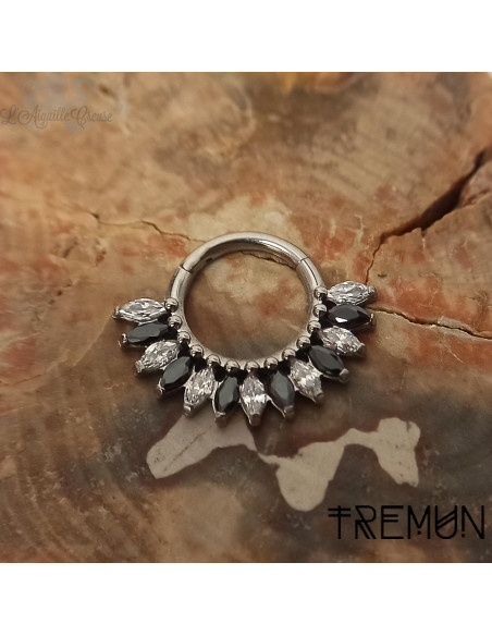 Anneau segmenté 'Maria' en titane et zircons Tremun