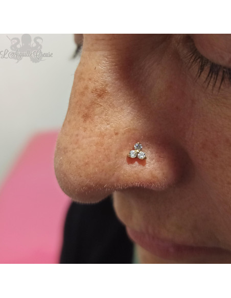 Stud Or jaune 18 carats orné d'un tréfle de zircons