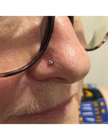 Accessoire en titane orné de trois cristaux Swarovski Threadless