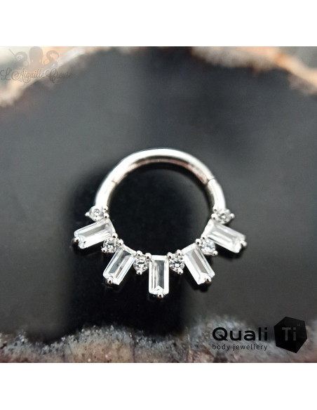 Anneau 'Crystallum' en or blanc 14k et zircons QualiTi