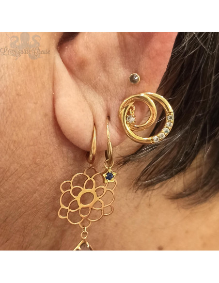 Charm en or jaune 18 carats et saphir