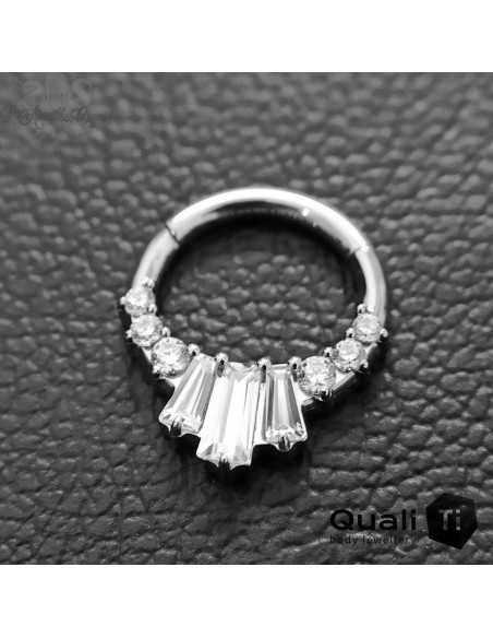 Anneau segmenté en titane QualiTi et zircons , ouverture facile