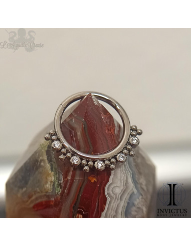 Anneau segmenté en titane Invictus, zircons premiums, ouverture facile