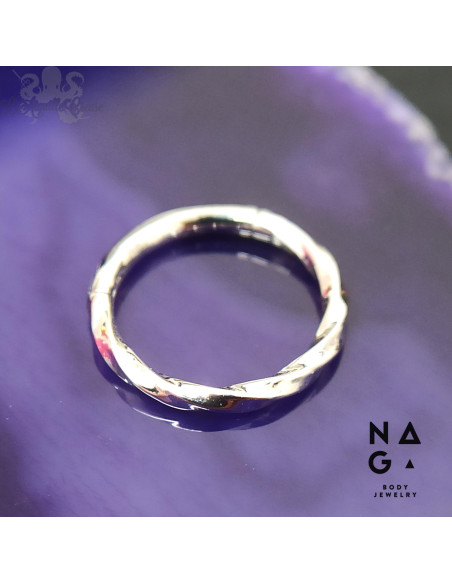 Anneau torsadé en or blanc 14k Naga Jewelery