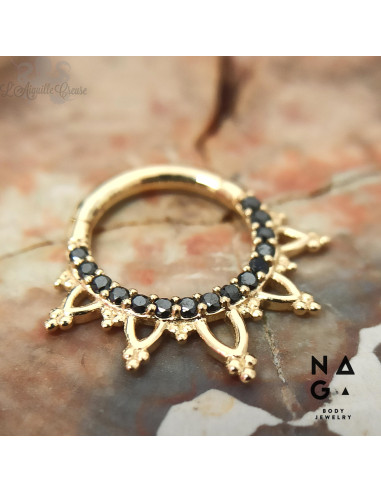 Anneau en or jaune 18 carats et diamants noirs Naga Jewelery