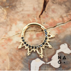 Anneau en or jaune 18 carats et diamants noirs Naga Jewelery 2