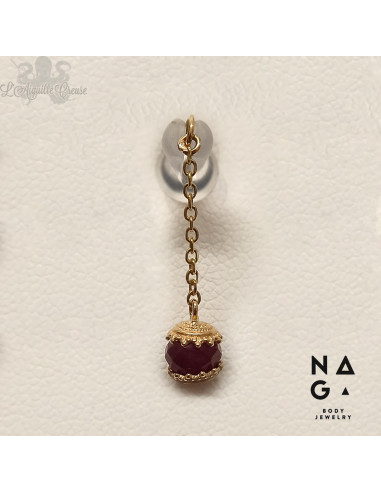 Charme Naga Jewelery en or jaune 18 carats et rubis