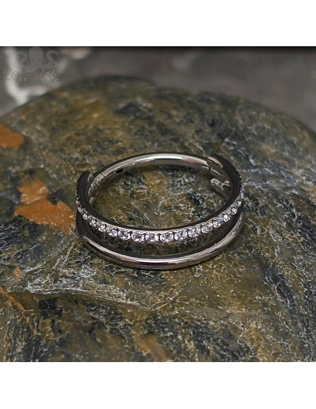 Anneau double segmenté en titane et ses zircons, ouverture facile