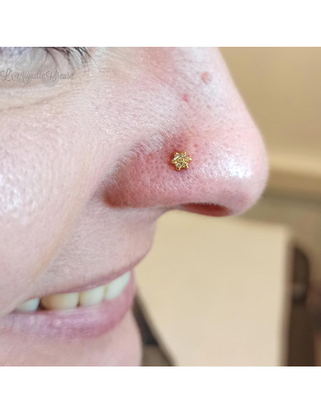 Accessoire fleur en titane pvd or, orné de zircons premiums Threadless