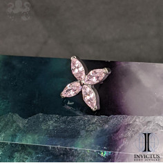 Fleur Invictus en titane et zircons premiums - threadless