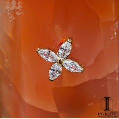 Fleur Invictus en titane pvd or 24 carats et zircons- threadless