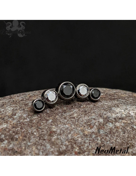 'Halloween' Cluster en titane orné de zircons Threadless - Neometal