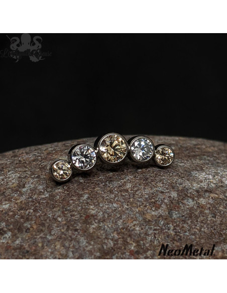 'Glimmer and Glow' Cluster en titane orné de zircons Threadless - Neometal