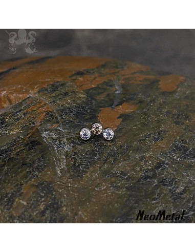 Glimmer and Glow' Mini cluster en titane orné de zircons Threadless - Neometal