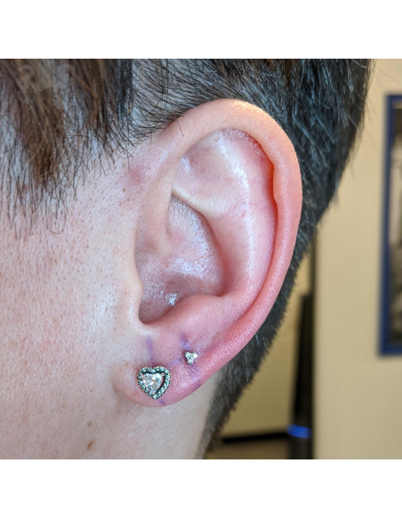 Accessoire en titane orné de trois cristaux Swarovski Threadless