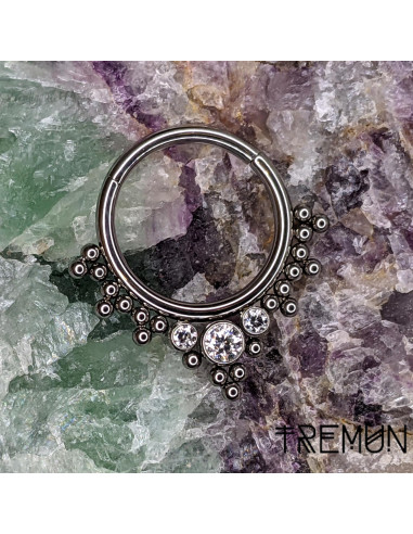 Anneau segmenté 'Calyx' en titane et zircons Tremun