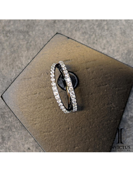 Anneau segmenté en titane et zircons premiums Invictus , ouverture facile