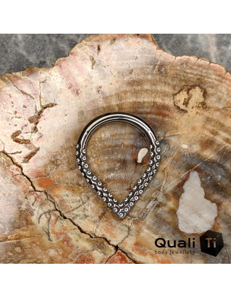 Anneau segmenté en titane QualiTi texturé, ouverture facile