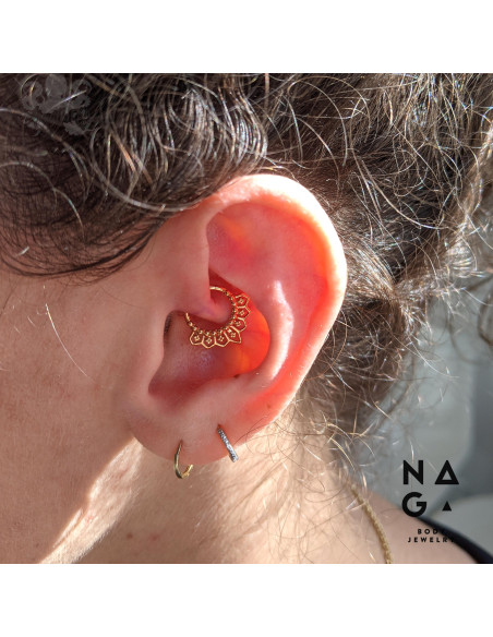 Anneau en or jaune 14k Naga Jewelery