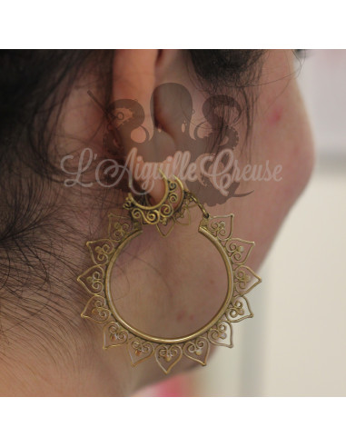Paire de boucles d'oreilles en bronze