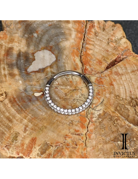 Anneau segmenté en titane et zircons premiums Invictus , ouverture facile