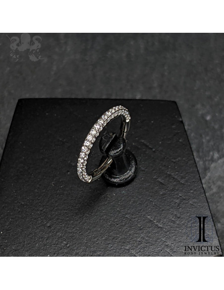 Anneau segmenté en titane et zircons premiums Invictus , ouverture facile