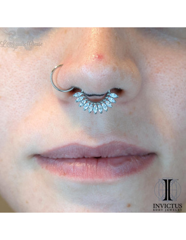 Anneau segmenté en titane et zircons premiums Invictus , ouverture facile