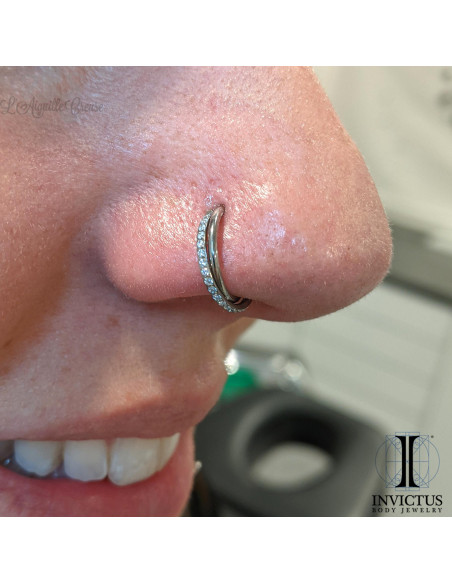 Anneau segmenté en titane Invictus & zircons premiums, ouverture facile