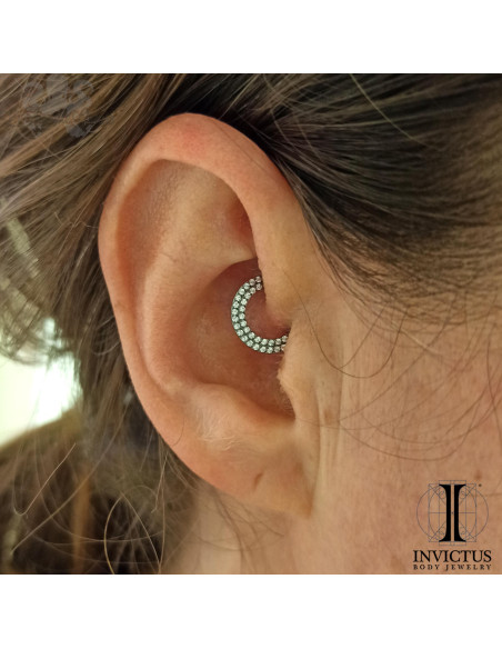 Anneau segmenté en titane Invictus, zircons premiums, ouverture facile