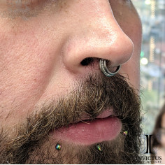 Anneau segmenté en titane Invictus et zircons premiums, ouverture facile 2