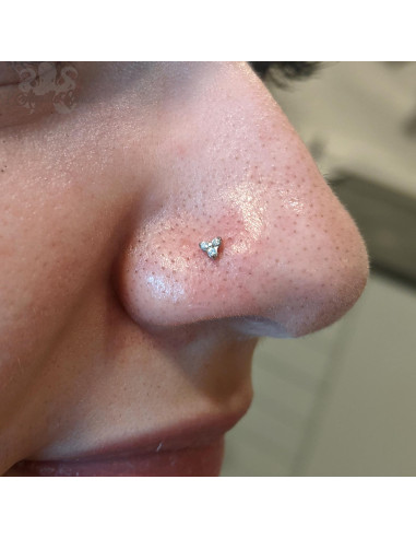 Accessoire en titane orné de trois cristaux Swarovski Threadless