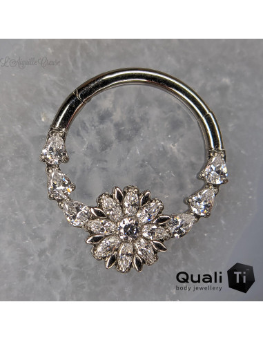 Anneau segmenté 'Thrive not survive' en titane QualiTi et zircons cubiques, ouverture facile