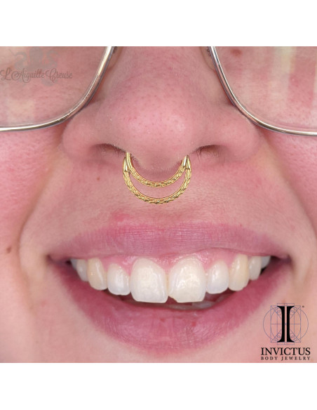 Double anneau texturé segmenté en titane pvd or 24 carats Invictus, ouverture facile