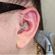 Accessoire Invictus en titane pvd or 24 carat et son zircon en pendentif- threadless 2