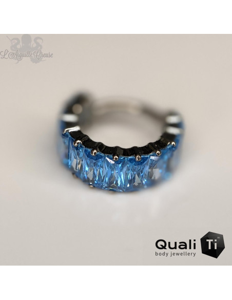 Anneau segmenté 'Constantine' en titane QualiTi et zircons baguettes, ouverture facile