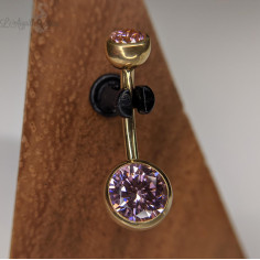 Banane en titane pvd or ornée de zircons - pas de vis interne 2