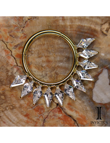 Anneau segmenté en titane pvd or 24 carats Invictus et ses zircons, ouverture facile