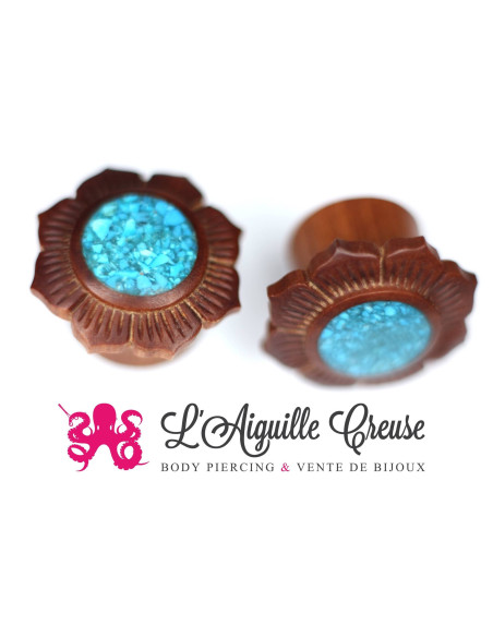 Fleur en bois orné de turquoise