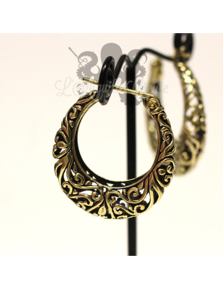 Paire de boucles d'oreilles en bronze.