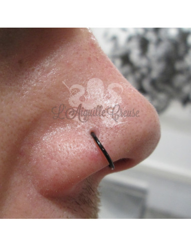 Anneau segmenté anodisé noir, ouverture facile.