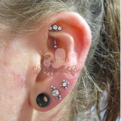 Bijou de cartilage orné de Swarovski et titane 2