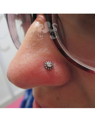 Bijou de cartilage orné de Swarovski et titane