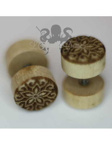 Faux plug en bois