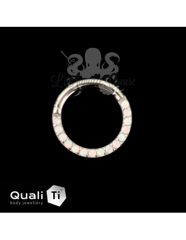 Anneau segmenté en titane QualiTi et opales synthétiques, ouverture facile