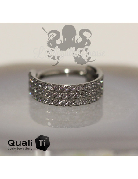 Anneau segmenté en titane QualiTi Triple et zircons cubiques, ouverture facile