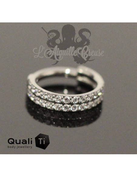 Anneau segmenté en titane QualiTi et double rangée de zircons cubiques, ouverture facile