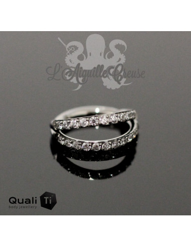 Anneau segmenté en titane QualiTi double orbite et zircons cubiques, ouverture facile