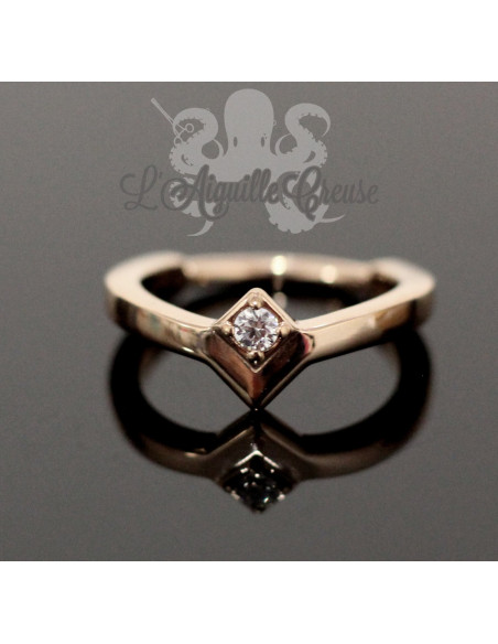 Anneau segmenté pvd or rose orné d'un cristal swarovski, ouverture facile